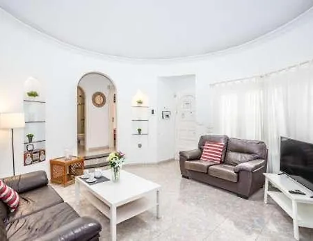 Alisa Villa *